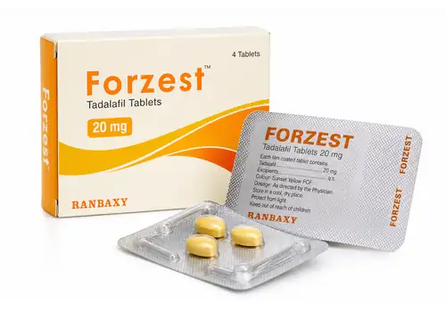 Boîte et plaquette illustratives Forzest, comprimés au tadalafil sur fond blanc