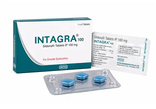 Boîte et plaquette illustratives Intagra, comprimés au sildénafil sur fond blanc